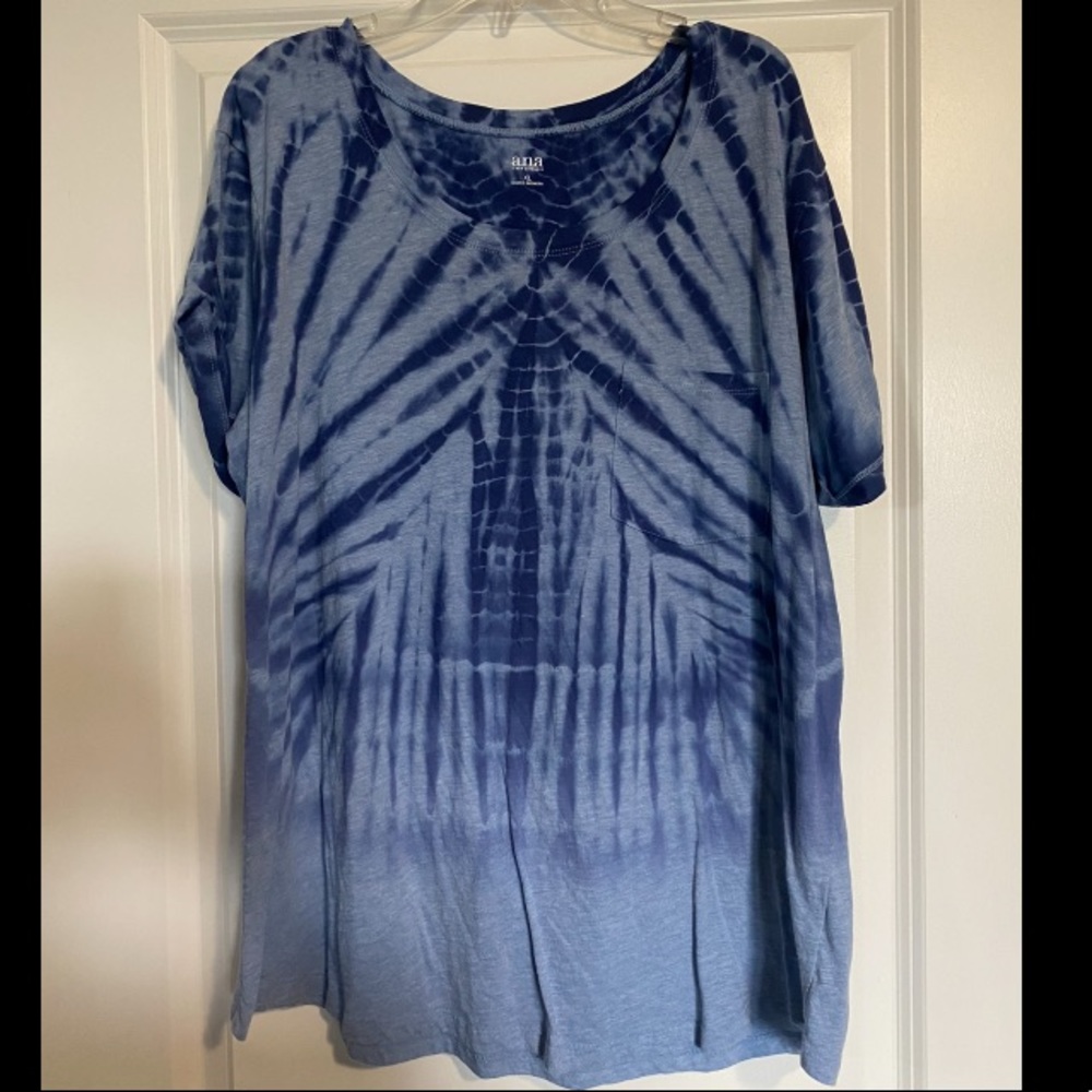 Top - Blue tie-dye